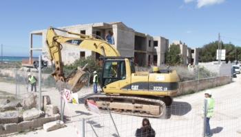 Sus a l'esbucament dels apartaments il·legals de les Covetes