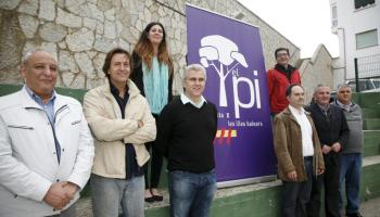 Melià i font amb el nou comitè local d'El Pi a Maó. 