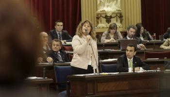 La consellera menorquina, durant el seu torn de paraula al plenari del Parlament.