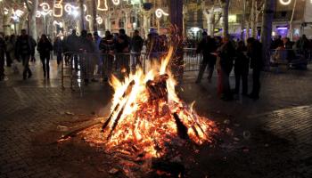 Els foguerons encengueren la vigília de Sant Antoni a la localitat.