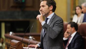 El portaveu del PP utilitza l'eusquera per dir que el seu partit rebutja l'ús de les llengües cooficials al Congrés