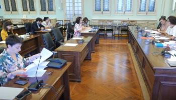 El PP vota en contra de mantenir el requisit de català a tota la funció pública