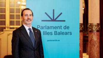 Retrocés: VOX i PP imposen el castellà per primera vegada al Parlament