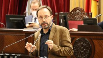 Més per Menorca posa el crit en el cel per la «insòlita» petició de Prohens que s'apliqui el descompte de residents als xàrters per anar a la final de la Copa