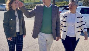 Antoni Salas, al centre de la imatge, ha reclamat a la Casa Reial espanyola que retiri el títol de 'Real' a 'l'Acadèmi de sa Llengo Báléà'.