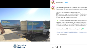 Un conseller de VOX es beneficia de l'ajuda per a retolar en català que vol eliminar