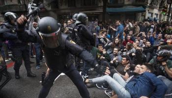 Demanen que els policies espanyols investigats per lesions i tortures no siguin amnistiats