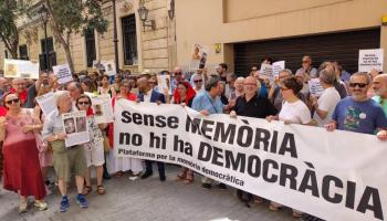 Clam contra la derogació de la Llei de Memòria Democràtica: «Fora feixistes del Parlament!»