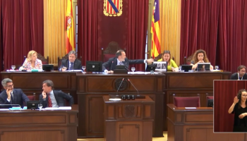 Le Senne no només no dimiteix sinó que justifica la seva violenta actuació al Parlament