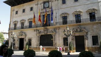 Demanen que els premis Ciutat de Palma tornin a ser exclusivament en català