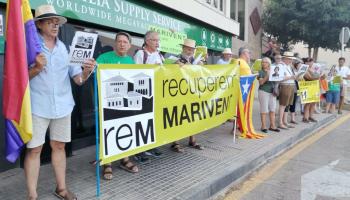 Crits i cants fan que Felipe VI hagi de sentir el que no vol: «Marivent és del poble»