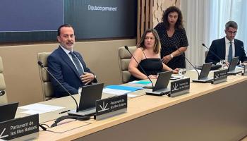 Es deixa per a setembre la votació sobre la destitució de Le Senne