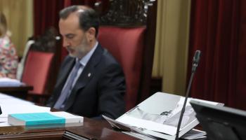El Parlament debat aquest dimarts la destitució de Le Senne