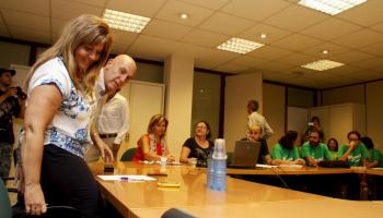 La consellera Joana Maria Camps a una reunió sectorial amb els docents mentre es mantenia activa la vaga educativa.