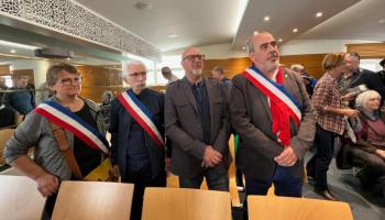 L'alcalde d'Elna, Nicolàs Garcia, a la dreta durant el judici a Montpeller