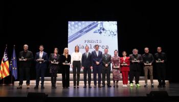 Imatge de les autoritats del Consell amb els guardonats amb els Premis Mallorca 2024.