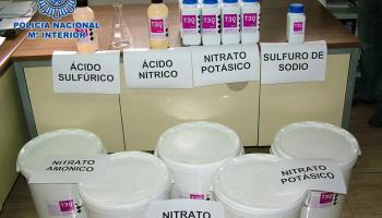 Aquest és part del material que la policia va decomissar al sospitós d'intentar causar una massacre a la UIB.