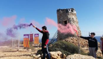 Imatge de l'encesa de la Torre de Cala Figuera a Calvià.