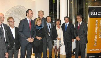 Just quan el Govern feia oficial la sortida de Balears del Llull, el president Bauzá amb Rafel Bosch, Antoni Vera i l’ambaixador espanyol Federico Trillo inaugurava l’exposició Isleart a Londres sota l’empara de l’IRL.