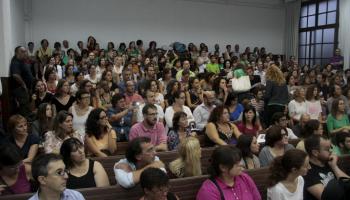 Lluny d'apaivagar-se el conflicte educatiu, creix la conflictivitat a les escoles, segons Esquerra Unida.