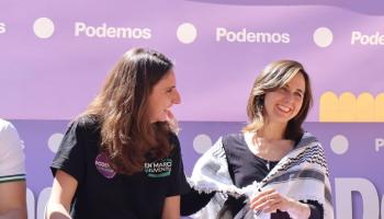 Lucía Muñoz al costat de Ione Belarra en un acte pel dret a l'habitatge a Màlaga.