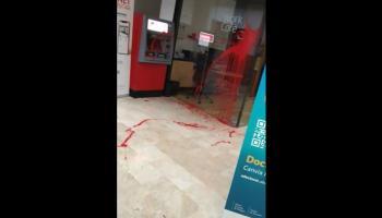 Acció solidària amb Palestina contra les oficines del Santander a la UIB pel Dia de la Nakba
