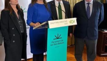 Dues diputades de Vox tornen a muntar un espectacle al Parlament i s’insulten entre elles: «gilipollas» i «sinvergüenza»