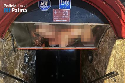 Denuncien cinc locals d'oci per publicitat sexista a Platja de Palma