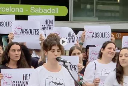 [VÍDEO] Absoltes les militants feministes que varen tallar les vies del tren durant la vaga feminista del 8 de març de 2018