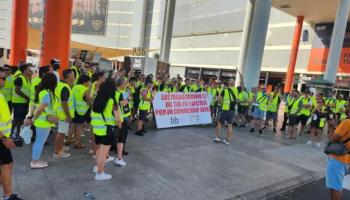 Treballadors del TIB protesten a l'aeroport de Palma i traslladen als usuaris les reclamacions
