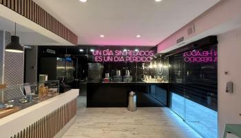 Una veïna de Gràcia denuncia l'agressió lingüística que va partir a la gelateria Dellaostia