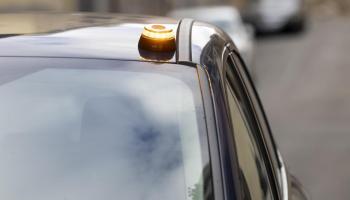 Acusen la DGT d'«afavorir un frau massiu» en la venda de balises d'emergència V-16