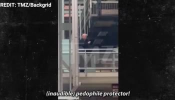 [VÍDEO] Escridassen Trump a una fàbrica de Ford, «protector de pedòfil!», i aquest respon amb insults