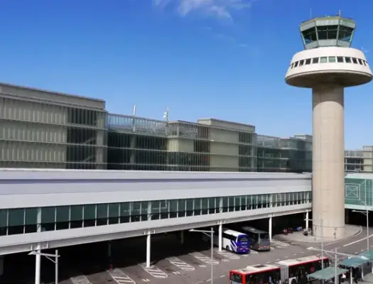 «La llei que regeix aquí és la del rei d'Espanya»: denuncien un nou cas de discriminació lingüística a l'aeroport del Prat