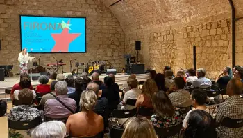 FirONA 2026: Crida a la solidaritat amb els mitjans perseguits, gala emotiva i concert esplendorós de Nou Romancer