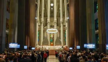 El jutjat admet a tràmit la querella per l’expulsió de 600 cantaires de la Sagrada Família durant la visita del papa