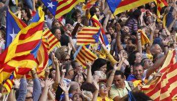 Imatge d'arxiu d'estelades i senyeres.