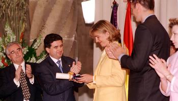 Matas va fer entrega de la Medalla d'Or als Ducs de Palma. 