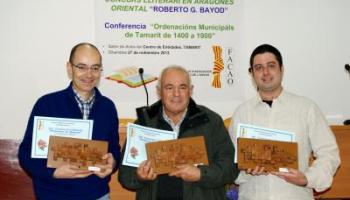 Imatge dels tres guanyadors del certamen literari organitzat per FACAO.