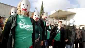 Els docents consideren que el Govern "atia els grupuscles extraparlamentaris". A la imatge un acte de suport al director de l'IES Marratxí, expedientat per la Conselleria. 