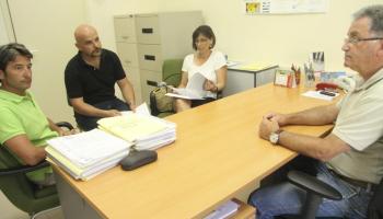 Els tres directors amb l'exdelegat d'Educació a Menorca, 
