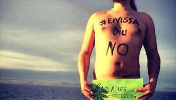 Milers d'imatges semblants a aquesta corren pel ciberespai reclamant que no s'embruti amb fuel el futur de les nostres Illes.