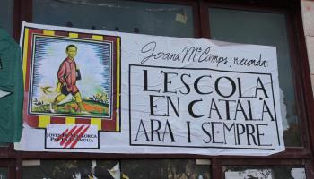 Cartell reivindicatiu de l'escola en català. 