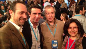 Bauzá i VIcent Serra envolten el ministre Soria a la cloenda de la trobada del seu partit a Valladolid.