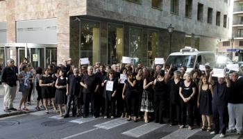 Els treballadors de la Tresoreria de la Seguretat Social han tallat el trànsit uns instants com a forma de protesta.
