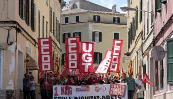 Capçalera de la protesta maonesa, amb els sindicats majoritaris al capdavant.