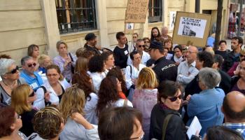 Agents de policia han explicat als manifestants que la seva concentració no havia estat autoritzada.