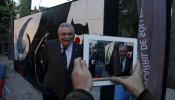 Gràcies a l'impuls de Pere A. Serra, el ceramista Joan Gardy Artigas instal·là un mural realitzat sobre una obra de Joan Miró, a