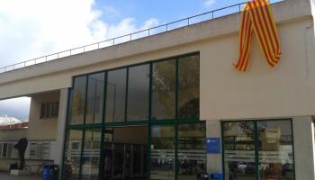 Edifici del campus de Palma enllaçat. 