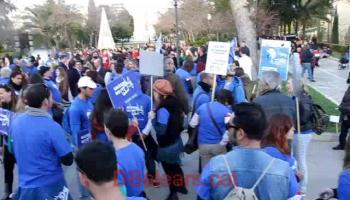 Més de 5.000 persones s'han concentrat a la Feixina per dir No a les prospeccions petrolíferes en aigües de Balears. 